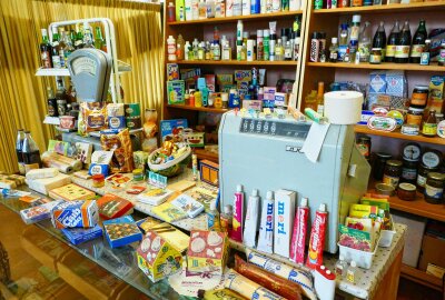 Gelenauer DDR-Museum wird im Sommer geschlossen - Sogar ein Konsum mit vielen Lebensmitteln wartet auf die Besucher. Foto: Andreas Bauer