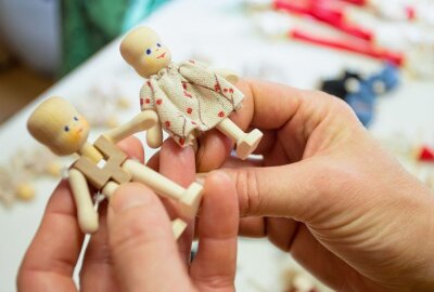 Hauptsache beweglich: Neue Sonderschau im Mauersberger-Museum - Die Puppen haben Gelenge in den Hüften, in ihren Armen und in ihren Knien. Das macht sie beweglich. Foto: Jan Görner