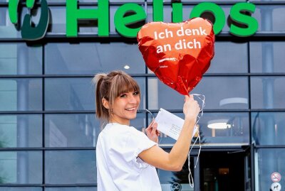 Helios Klinikum Aue startet Aktion zum Valentinstag - Die eingesendeten Briefe der Angehörigen werden mit einem Luftballon versehen und zum Valentinstag in den Patientenzimmern übergeben. Foto: Thomas Oberländer | Helios Kliniken