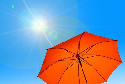 Hitze im Sommer: Gesunde Strategien für Wohlbefinden und Schutz - Tipps und Tricks, um die heißen Tage angenehm zu gestalten und sich vor den Auswirkungen der Hitze zu schützen.