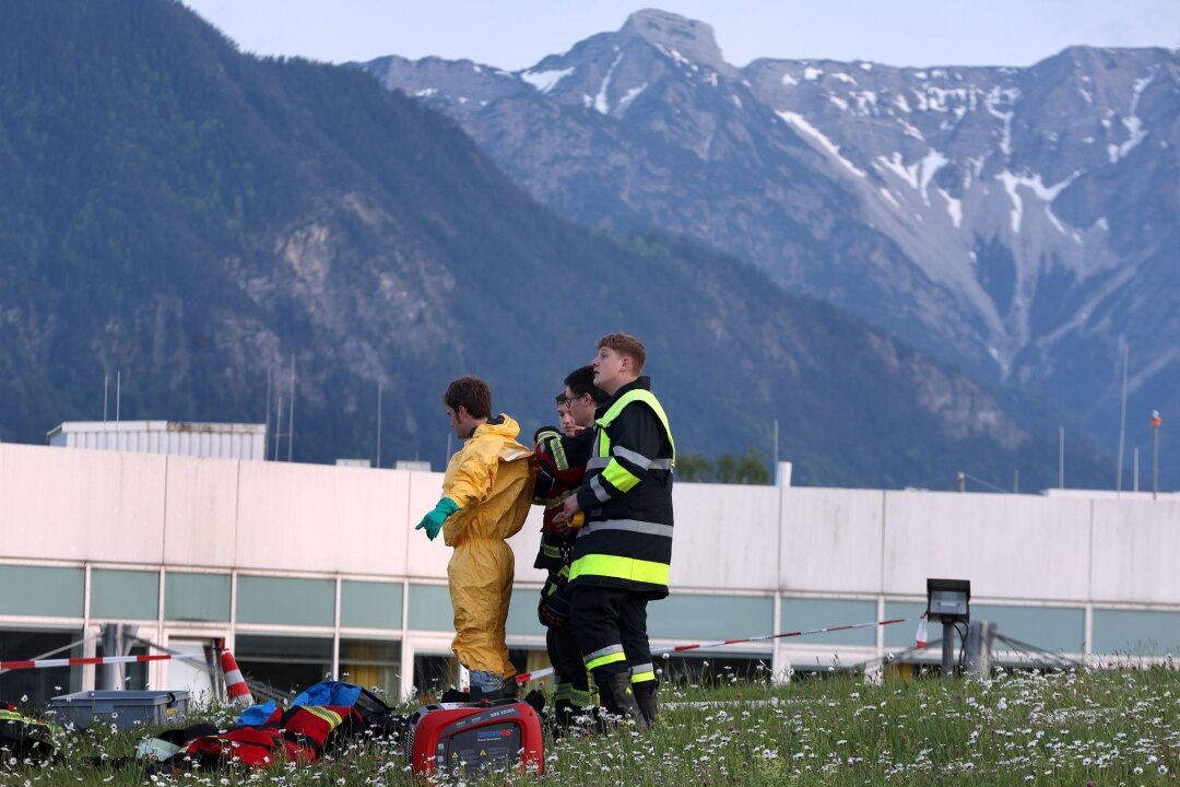 Hochgiftiges Natriumazid löst Polizeieinsatz in Klinik aus - Allein in Murnau waren nach Feuerwehrangaben 66 Kräfte im Einsatz.