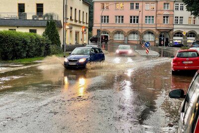 Hochwasser, Überschwemmungen und zerstörte Straßen: Ein persönlicher Erfahrungsbericht - Überschwemmte Straßen am 13. Juli 2021 in Schwarzenberg. Foto: Daniel Unger/Archiv