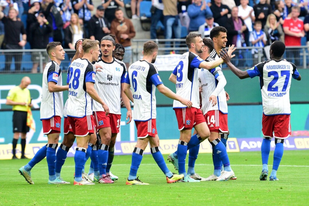 HSV gewinnt dank Glatzel-Dreierpack gegen Nürnberg - Versöhnlicher Abschluss: Der Hamburger SV gewinnt im letzten Saisonspiel.