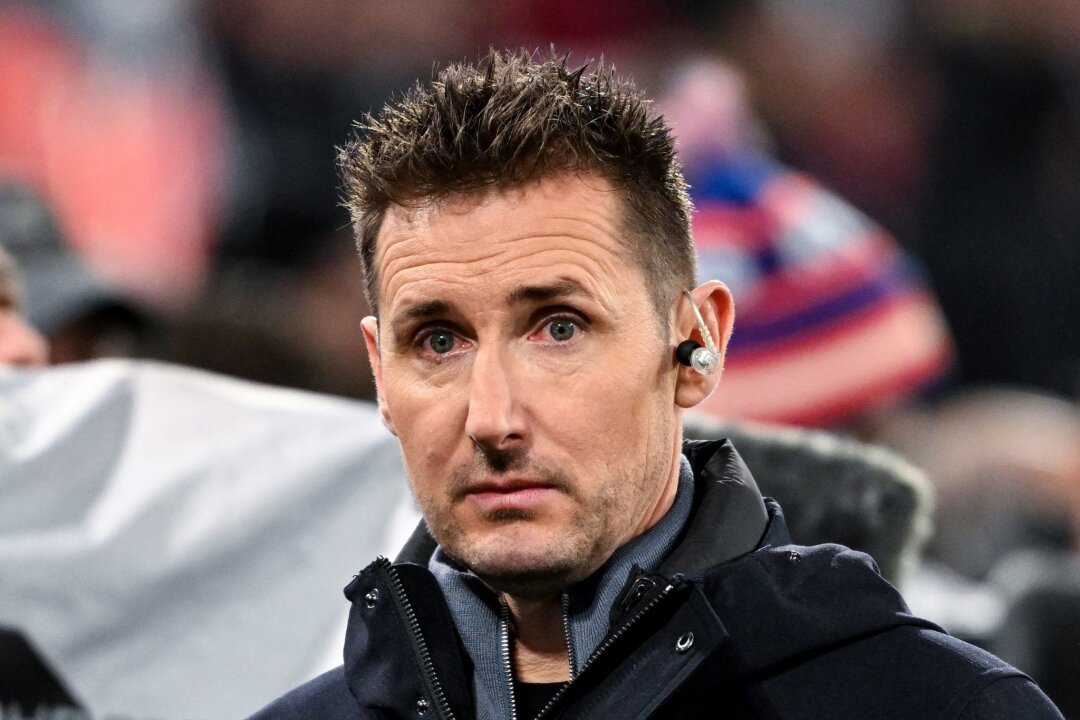 "Ich nehme alles": Klose hofft auf neuen Job als Trainer - Miroslav Klose will wieder als Trainer arbeiten, der Verein ist ihm nicht so wichtig.