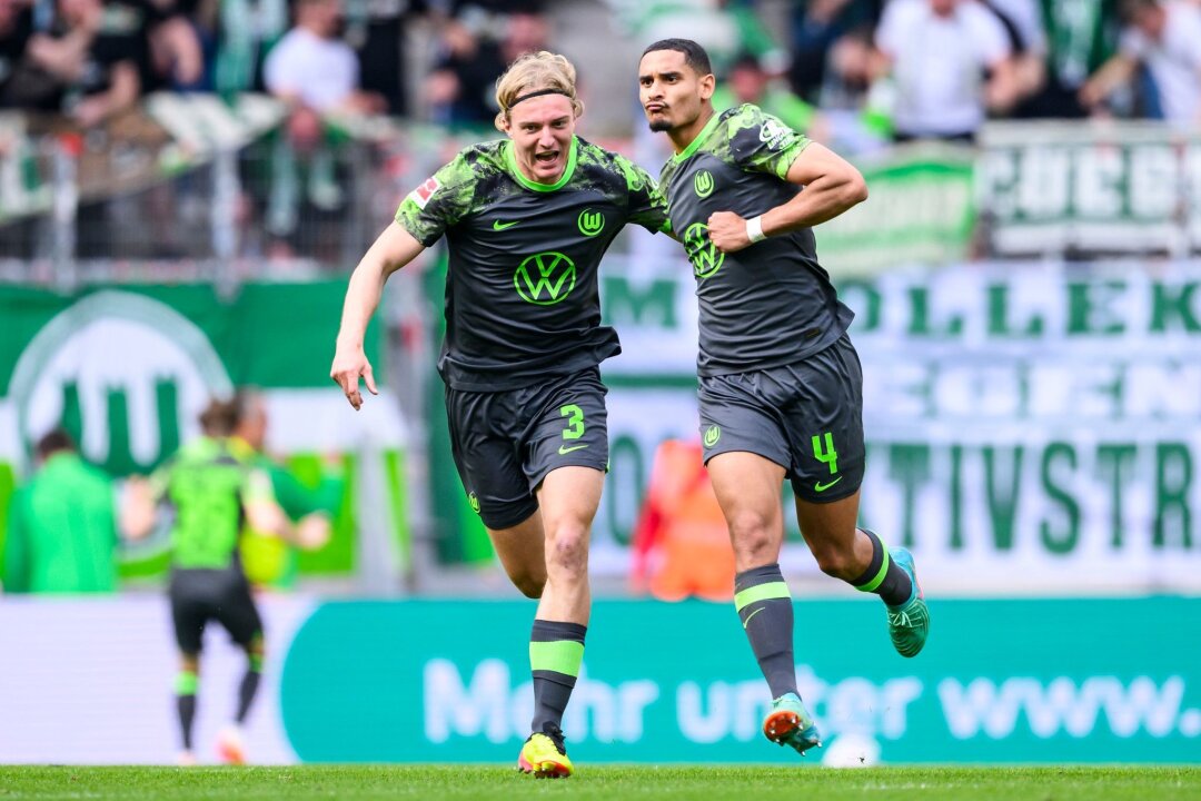 In Überzahl: Wolfsburg dreht Spiel in Freiburg - Wolfsburg setzte sich nach Rückstand noch in Freiburg durch.