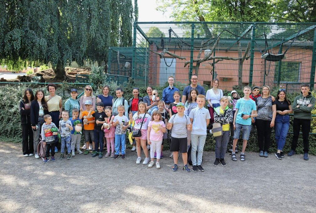 Integrativer Nachmittag im Limbacher Stadtpark - Die Teilnehmer des deutsch-ukrainischen Grillnachmittags. Foto: Jugendbeirat