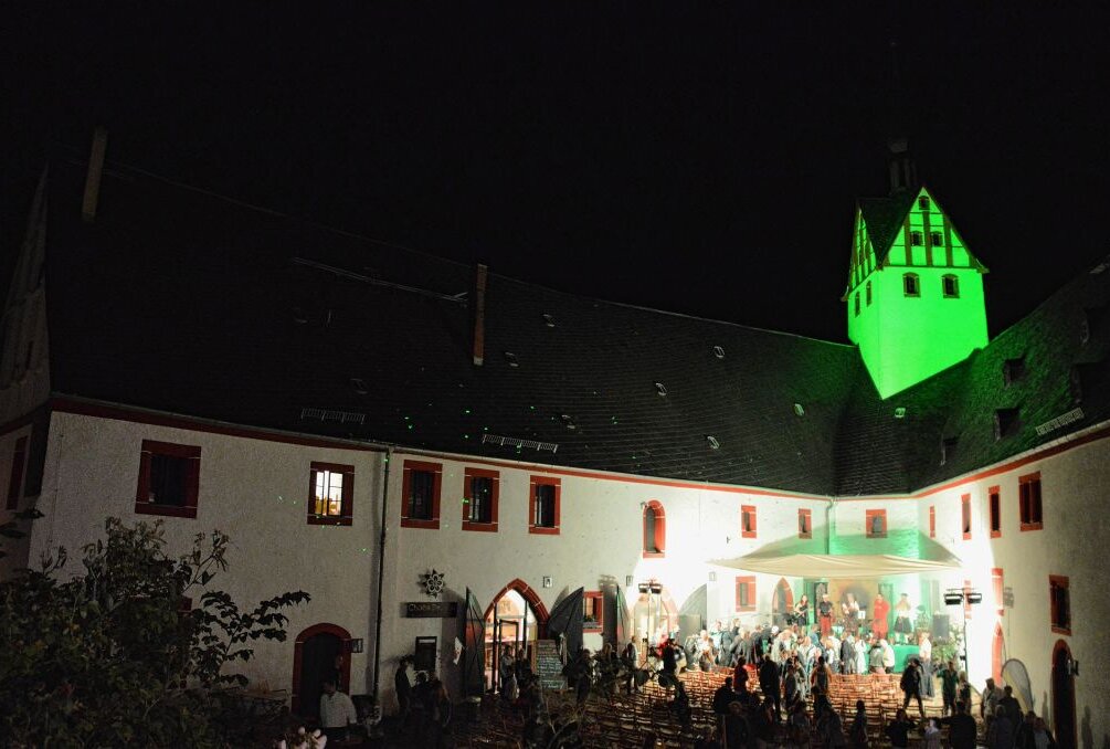Irische Nacht am 1. Juli im Hof der Rochsburg - Burghof bildet romantische Kulisse für Irische Nacht. Foto: Nicky Wehr