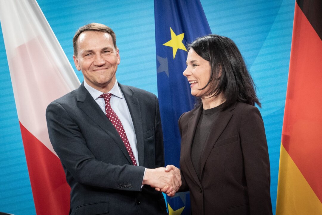 Jahrestag des EU-Beitritts Polens - "Sternstunde für Europa" - Die Außenminister von Deutschland und Polen, Annalena Baerbock und Radosław Sikorski, wollen den 20. Jahrestag des EU-Beitritts von Polen mit einem feierlichen Treffen würdigen.
