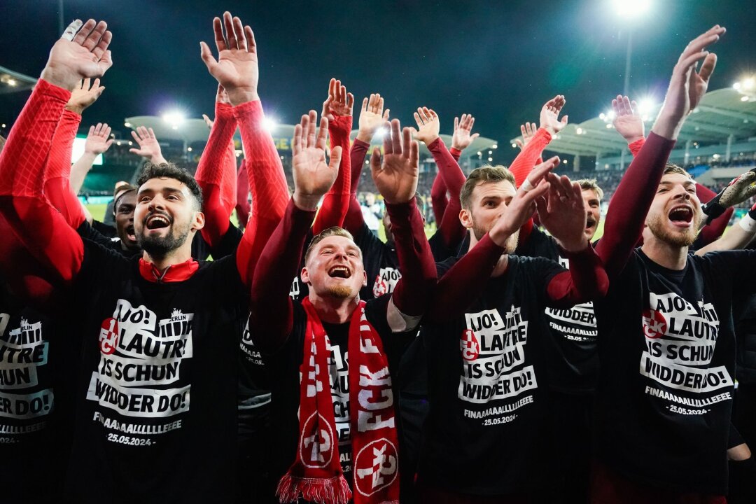 Kaiserslautern gerettet - Relegationstermine stehen - Der 1. FC Kaiserslautern bleibt der 2. Bundesliga erhalten.