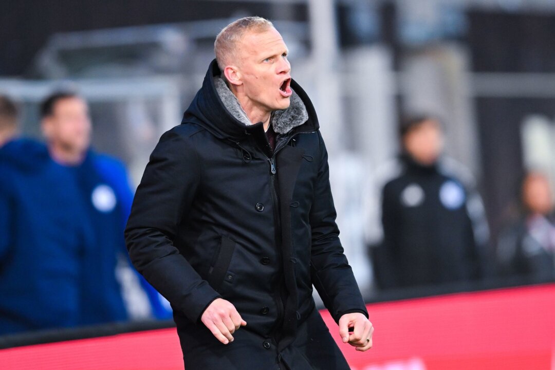 "Keine Garantie": Schalke-Trainer vermeidet Bekenntnis - Ob Karel Geraerts auch in der kommenden Saison Trainer auf Schalke bleibt, scheint offen.