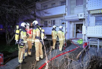 Keller brennt zum dritten Mal im selben Dresdner Mehrfamilienhaus - Gesternabend kam es gegen 19.50 Uhr am Wölfnitzer Ring in einem Mehrfamilienhaus zu einem erneuten Brand. Foto: Roland Halkasch