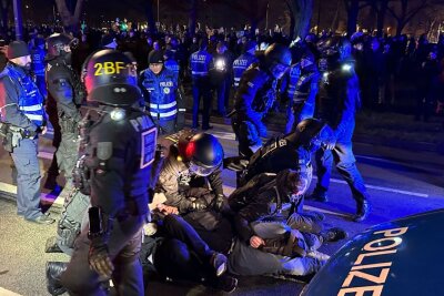 Demonstrationsgeschehen in Dresden nimmt Fahrt auf. Foto: Daniel Unger