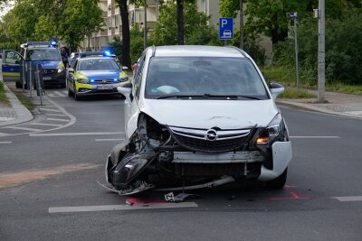 Am Sonntagnachmittag kam es zu einem Motorradunfall, bei dem eine Frau schwer verletzt wurde. Foto: Roland Halkasch