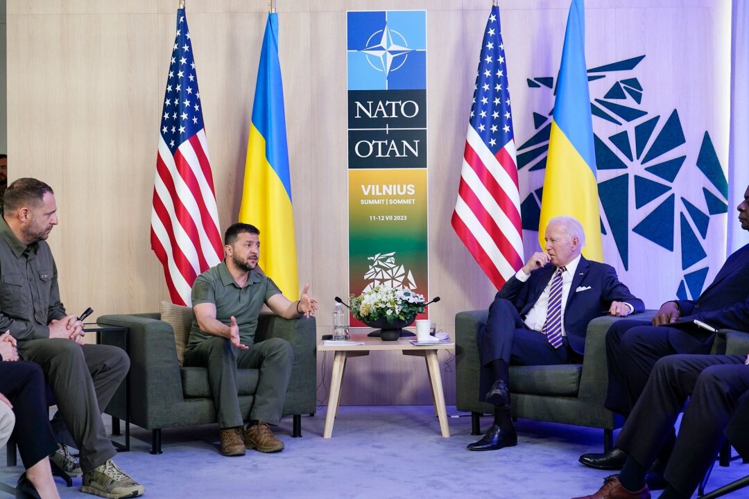 Krieg gegen die Ukraine: So ist die Lage - Wolodymyr Selenskyj, Präsident der Ukraine schreibt auf der Plattform X (vormals Twitter): "Diese Abstimmung stärkt Amerikas Rolle als Leuchtturm der Demokratie und als Führer der freien Welt."