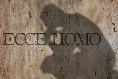 Ecce Homo - als Symbolfoto mit Schattenfigur