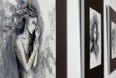 Künstlerin vermittelt in Zschopau die "Faszination: Frau" - Werke wie dieses ziehen den Betrachter unweigerlich in ihren Bann. Foto: Andreas Bauer