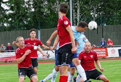 Last-Minute-Tor beschert Marienberg den Oberliga-Aufstieg - Dann wurde es richtig spannend und dramatisch. Foto: Andreas Bauer
