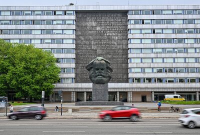 "Light our Vision": Chemnitz bald in neuem Licht - Auch das Marx-Monument und die "Parteifalte" werden Teil des Lichterfestivals sein. Foto: Andreas Seidel
