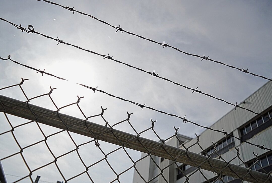 Mann mit mutmaßlich mehr als 65 Strafverfahren festgenommen - Symbolbild. Foto: Pixabay/ErikaWittlieb