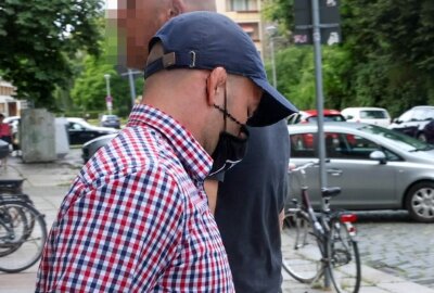 Mann wird nach Ausschreitungen am Rudolf-Harbig-Stadion festgenommen - Die Staatsanwaltschaft Dresden und die Polizeidirektion Dresden ermitteln gegen einen 25-jährigen Deutschen wegen des Verdachts des Landfriedensbruchs. Foto: xcitepress