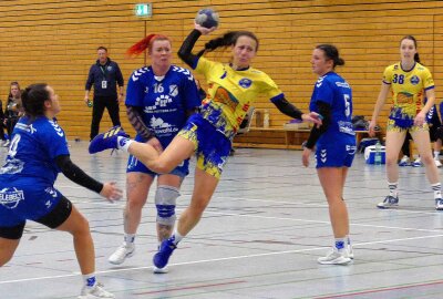 Marienbergs Handballerinnen greifen nach dem Bronzerang - An der Seite der erfahrenen Kristin Tippmann-Wendrock (Mitte) werden am Sonntag viele junge Spielerinnen für den HSV auflaufen. Foto: Andreas Bauer