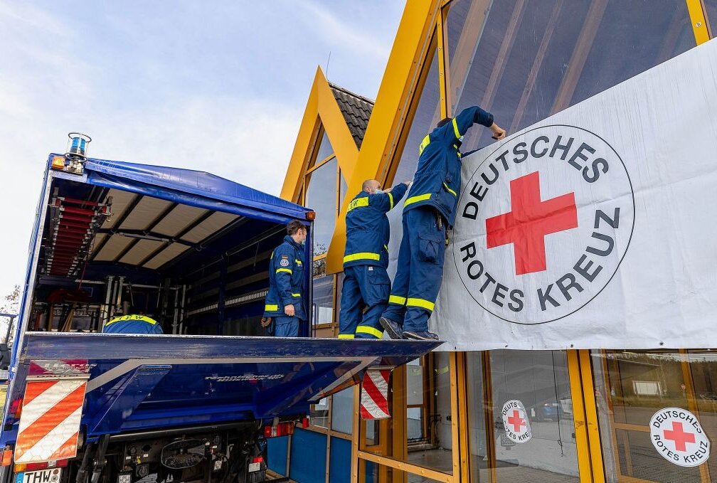 Mobile Impfstation im Impfzentrum Eich im Vogtland errichtet -  Eich wird eingeräumt und aktiviert. Foto: B&S/ David Rötzschke
