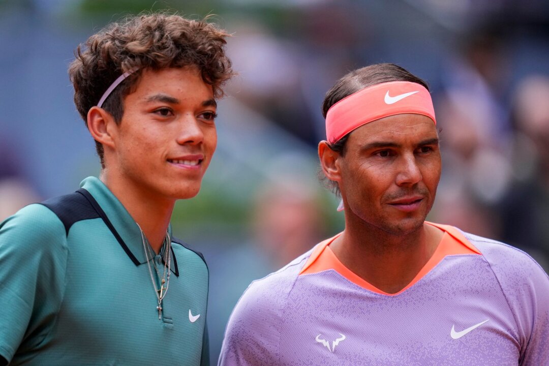 Nadal gewinnt Generationen-Duell zum Auftakt in Madrid - Rafael Nadal (r) erteilte dem erst 16 Jahre alten US-Amerikaner Darwin Blanch in Madrid eine Lehrstunde.