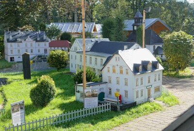 Neues Gebäude in Mini-Weißbach eingeweiht - Im Dorf wächst das kleine Dorf immer weiter. Foto: Andreas Bauer