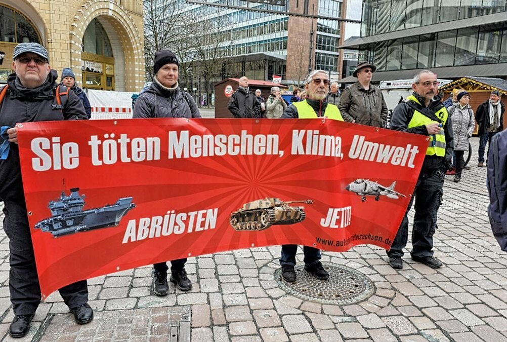 Ostermarsch: Chemnitzer demonstrieren für den Frieden - Chemnitzer demonstrieren für den Frieden. Foto: Harry Härtel