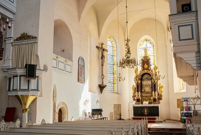 Pfarrerin aus dem Erzgebirge hat nun mehr Zeit für ihre 17 Enkel - Ein Blick auf den Altar der Wolkensteiner Kirche. Foto: Jan Görner