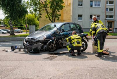 PKW kollidiert mit Motorrad: Biker in Klinik - Am Samstag kam es gegen 11.20 Uhr zu einem Unfall zwischen einem PKW und einem Motorrad. Foto: xcitepress