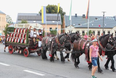 Pockau-Lengefeld: Stadtfest endet mit grandiosem Festumzug - Was nicht fehlen durfte ist das Bier. Foto: Jana Kretzschmann