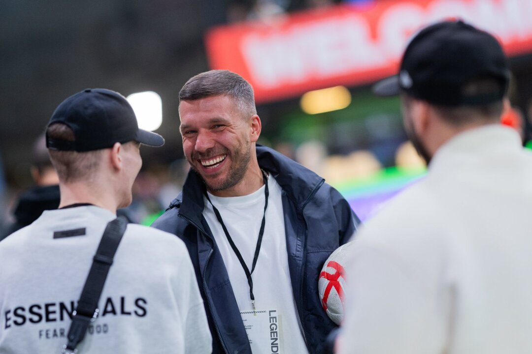 Podolski nach FC-Abstieg: "Es muss sich etwas verändern" - Podolski kritisiert die Verantwortlichen des 1. FC Köln nach dem Abstieg.