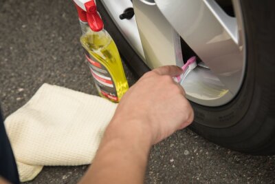 Politur bis Zahnstocher: Diese Tools optimieren die Autopflege - Bei der Felgenpflege sollte man vorsichtig sein, bestimmte Hausmittel können dem Aluminium schaden.