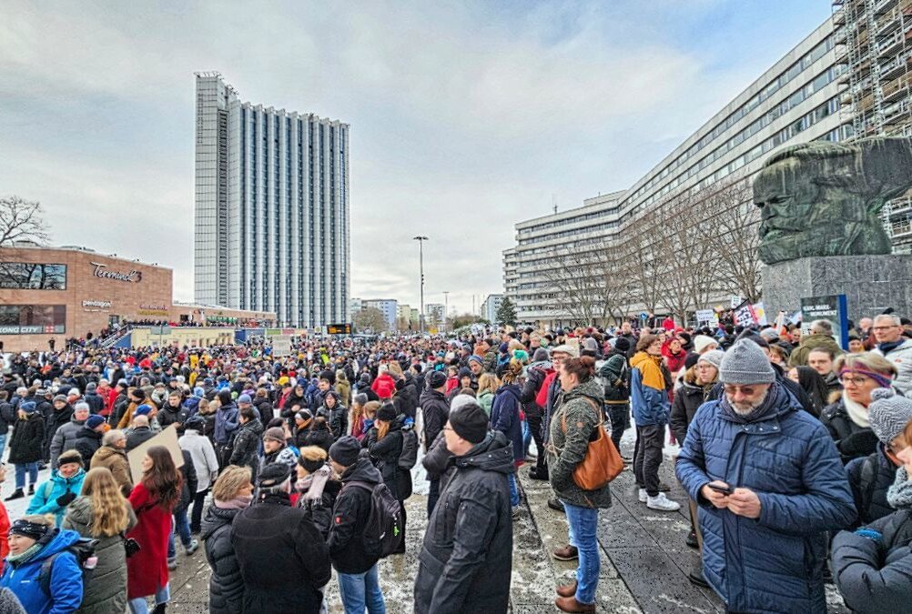 Polizei informiert: Mehrere Demos am Samstag in  Chemnitzer City - Demonstration im Januar in Chemnitz. Foto: Harry Härtel