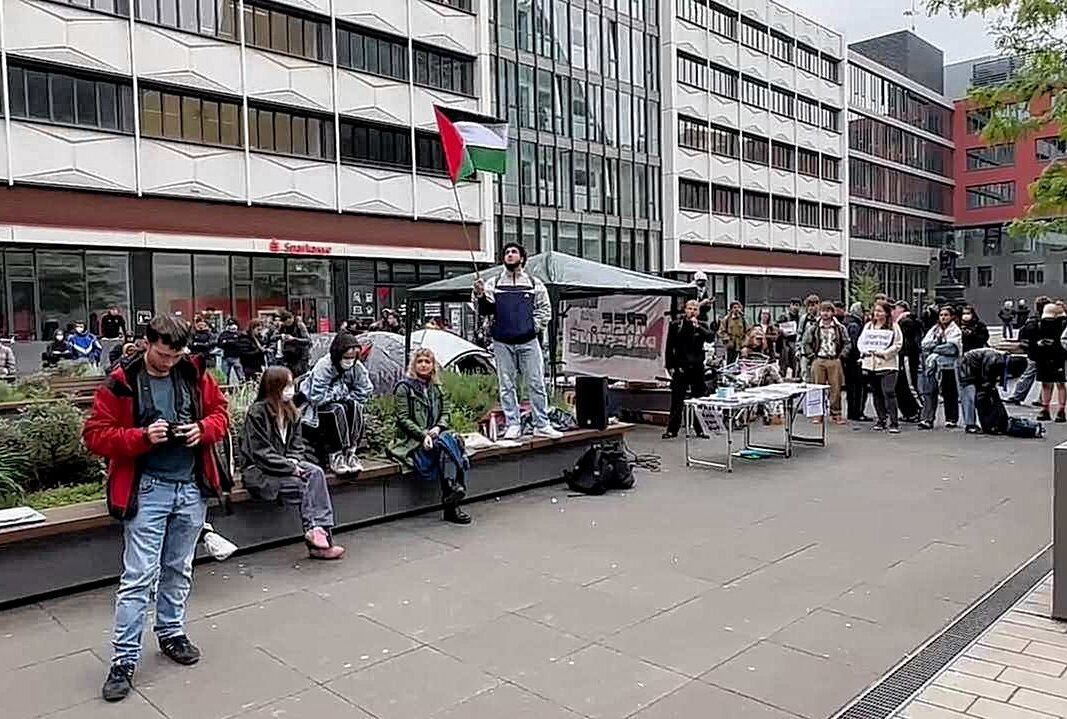Pro-Palästina-Aktivisten besetzen Uni Leipzig - Mehrere propalaestinensische Gruppen haben das Gebaeude der Universität Leipzig besetzt. Foto: xcitepress/Georgie