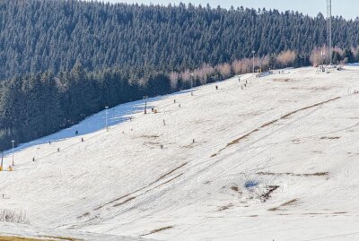 Schnee adé? Tauwetter auf dem Fichtelberg - Tauwetter im Erzgebirge. Foto: André März