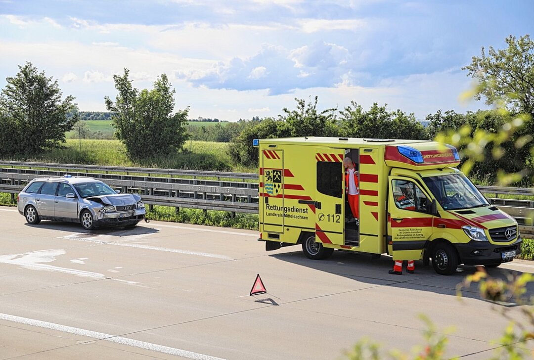 Schwerer Auffahrunfall auf der A4 in Mittelsachsen: Fünf Autos involviert - Schwerer Auffahrunfall auf der A4. Foto: Erik Hoffmann