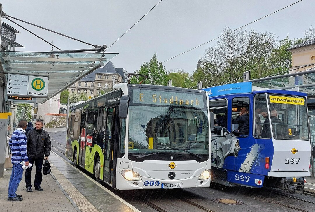 Sonderfahrplan: Straßenbahn baut zum Frühlingsfest Angebot aus - Mit der Tram geht's zum Stadtfest. Foto: Karsten Repert