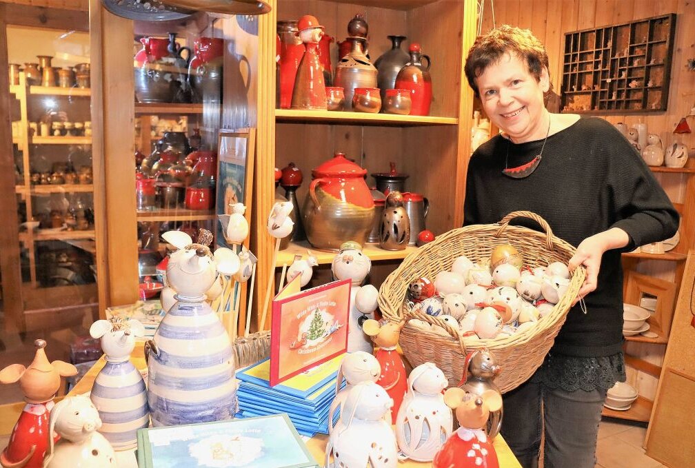 Tannenhof lädt zum Tag der offenen Töpferei - Margit Eisenzimmer hat eigens neue Osterhasen und Eier kreiert. Foto: Ilka Ruck
