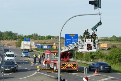 In Döbeln kollidierte ein PKW mit einer Ampelanlage. Foto: Lausitznews