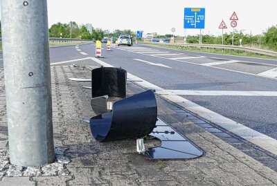 Unfall auf B169: PKW kollidiert mit Ampelanlage - In Döbeln kollidierte ein PKW mit einer Ampelanlage. Foto: Lausitznews