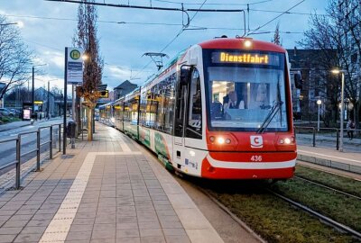 Unfall mit Tram in Chemnitz: Radfahrer verletzt - In Chemnitz gab es einen Unfall zwischen einer Straßenbahn und einem Fahrrad. Foto: Harry Härtel