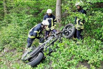 Update: Motorradfahrer verletzt sich schwer in der "Soldatenkurve" - Ein Motorradfahrer verletzte sich auf der B173 schwer. Foto: Harry Härtel/haertelpress