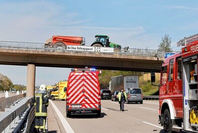 Update: Schwerer Auffahrunfall auf der A4: Fahrer eingeklemmt - Am Donnerstag kam es auf der A4 Richtung Dresden zu einem schweren Verkehrsunfall. Foto: Harry Härtel