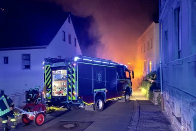 Update: Sieben Schwerverletzte und PKW-Brand bei Unfall in Bernsbach - In Lauter-Bernsbach kam es zu einem schweren Verkehrsunfall. 