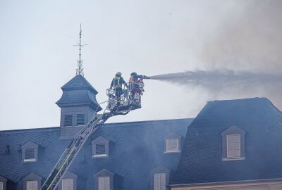 Update: Ursache für Dachstuhlbrand in Flöha steht fest - Die Feuerwehr ist aktuell im Großeinsatz. Foto: Jan Härtel