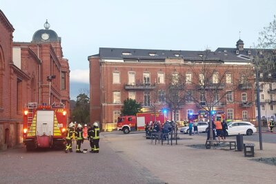 Update: Ursache für Dachstuhlbrand in Flöha steht fest - Am Donnerstagabend ist in Flöha in einem Gebäude ein Feuer ausgebrochen. Foto: Gerald  Helling