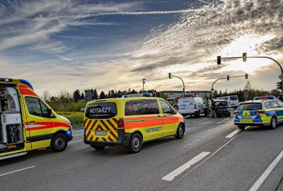 Update zum Unfall mit drei Autos bei Treuen: Zwei Schwerverletzte - Bei Treuen kam es zu einem schweren Unfall. Foto:  Igor Pastierovic