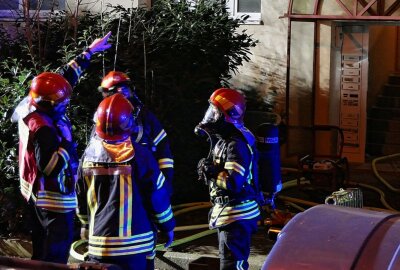 Verletzte nach Kellerbrand in Colditzer Mehrfamilienhaus - In einem Mehrfamilienhaus in der Günther-Gottlebe-Straße war aus bislang unbekannten Gründen im Kellerbereich ein Feuer ausgebrochen. Foto: Sören Müller